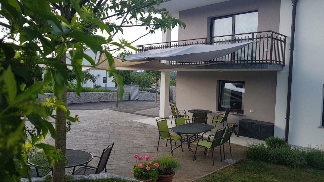 Guesthouse Pri Mihelovih Sežana Exterior foto